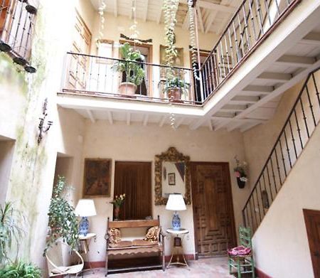 Hostal Casa Del Buen Viaje Seville Exterior photo